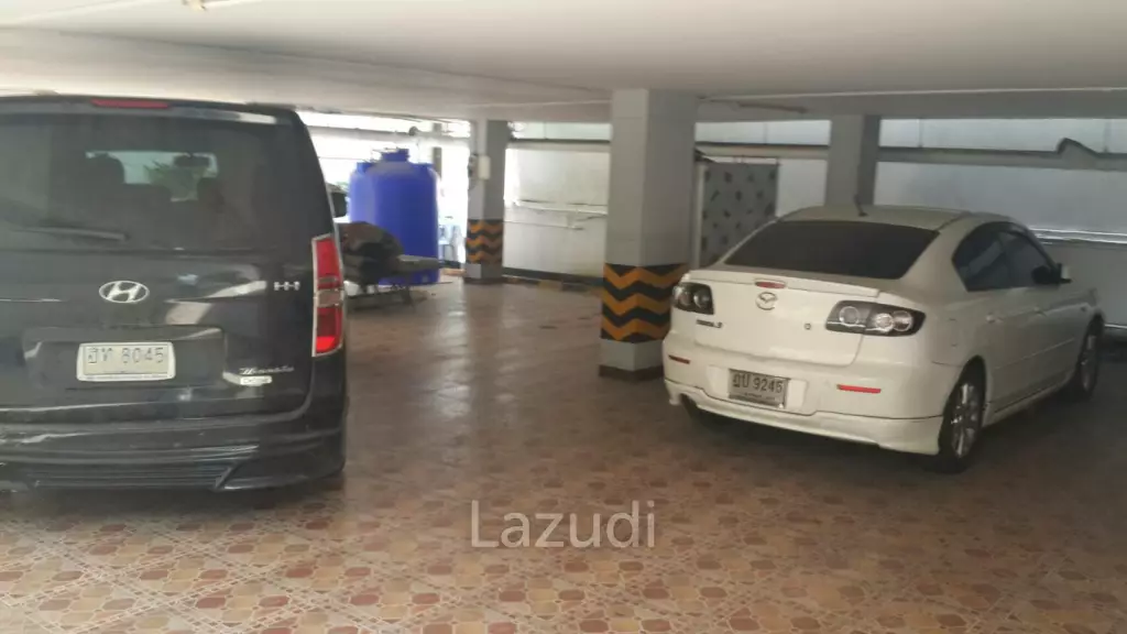 800 sqm. Home Office Building 5 fl. + Land (near BTS Saphan Kwai and MRT Mhor Chit) -- 35M THB.
