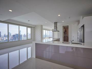 4 bedroom penthouse for sale at Q Langsuan