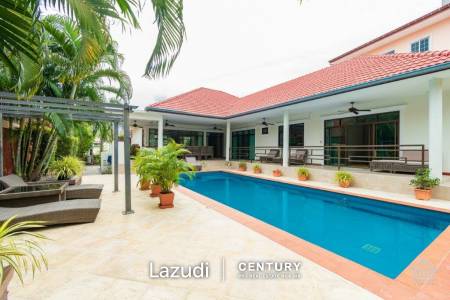 CRYSTAL VILLAS : Outstanding 3 bed pool villa close to town and Beaches