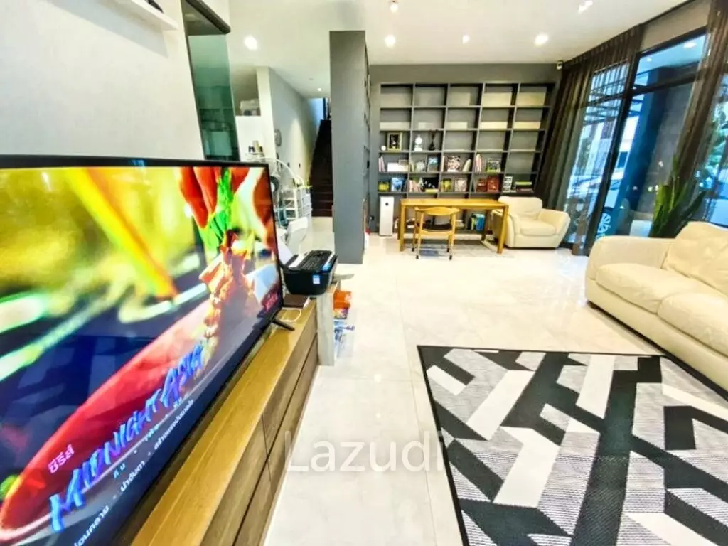 4 Bed 5 Bath 400 Sqm Detached House For Sale