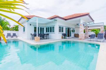 Orchid Paradise Home: Modern 4 bedroom Pool Villa