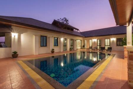Well Built 4 Bedroom Pool Villa in quiet project