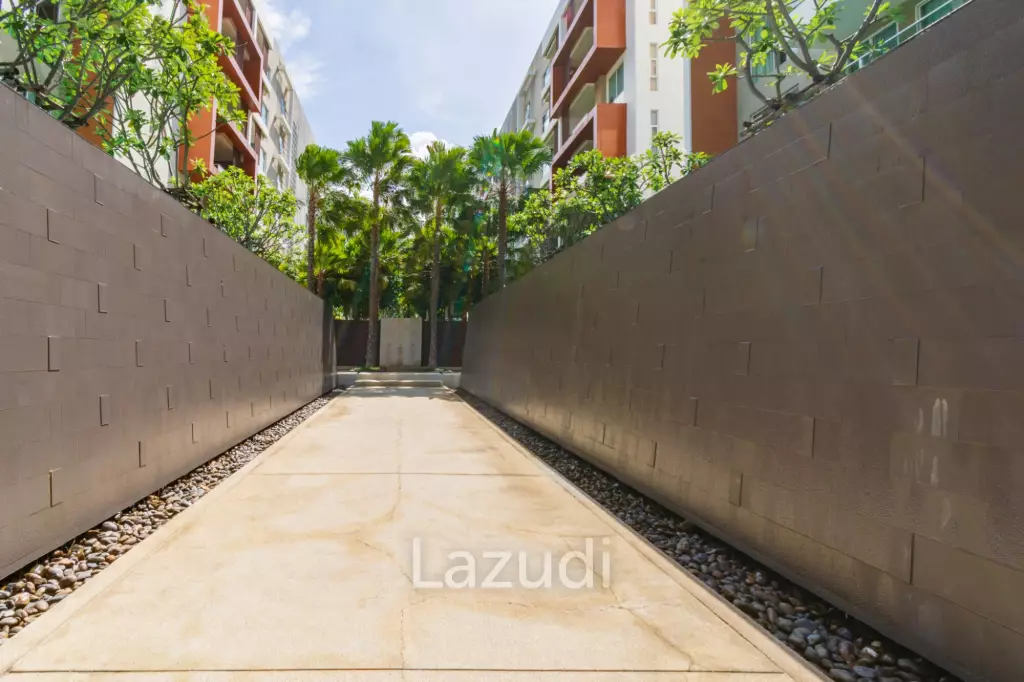 Breeze: 2 Bedroom Condo Close To The Beach