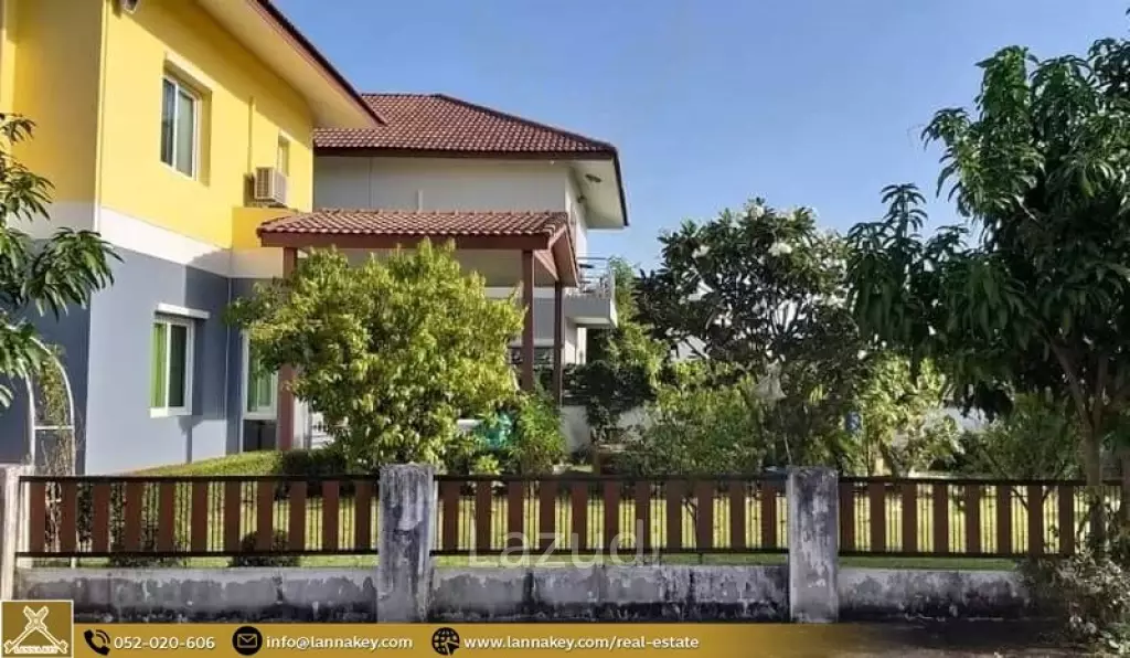 Big house for sale in the village project Siriphon Don Chan.