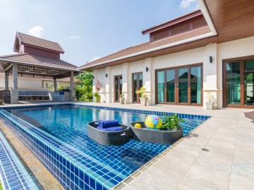Beautiful Bali Style 3 Bedroom Pool Villa
