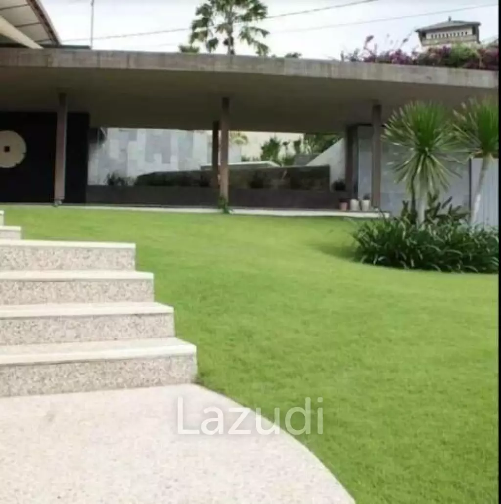 Spectacular Freehold villa in Padang Padang