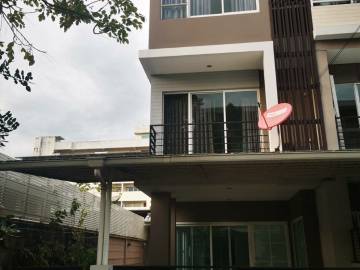 157 Sqm 25 Sq.Wah 3 Bed 3 Bath TownHome For Sale