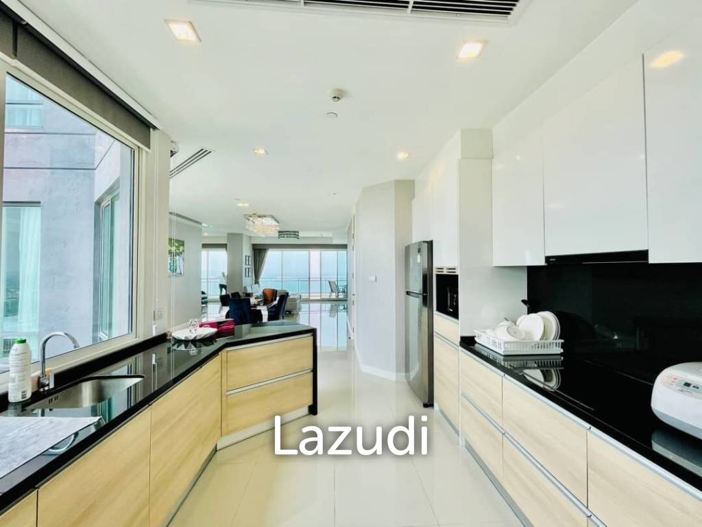 3 Bedrooms Beachfront Condo For rent