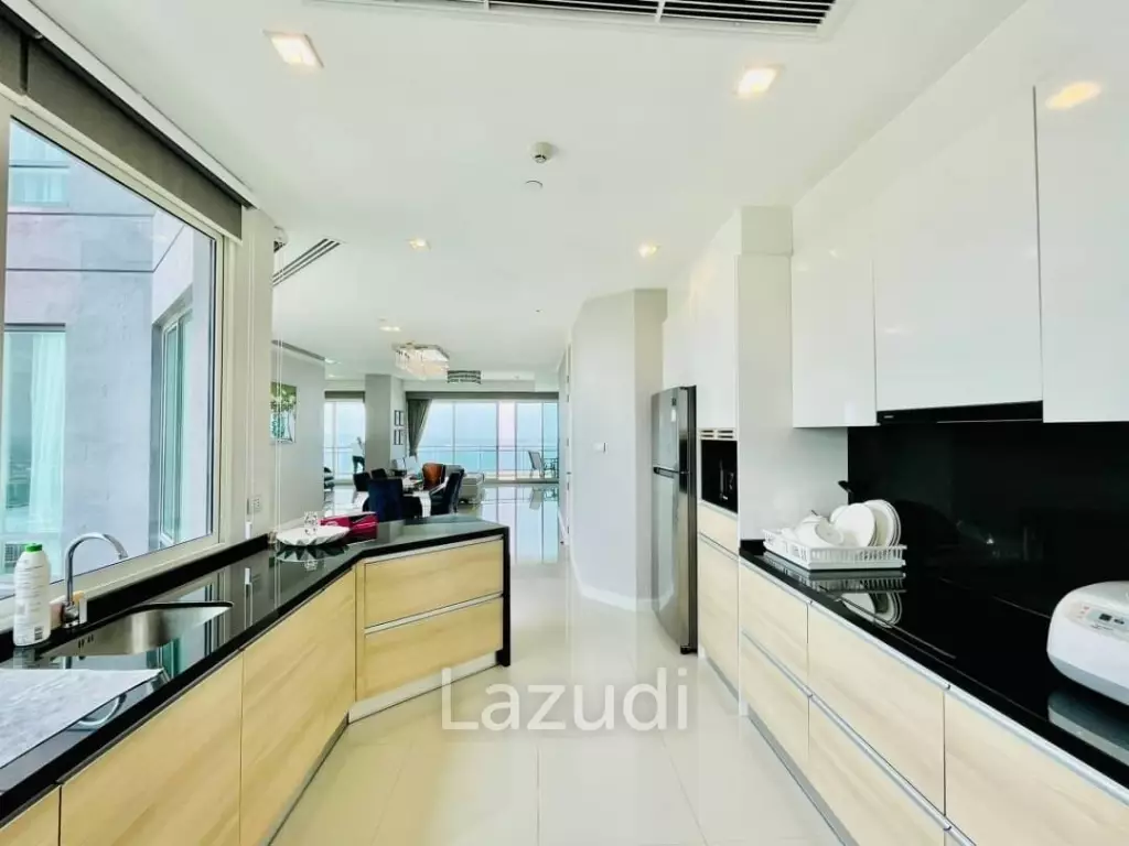 3 Bedrooms Beachfront Condo For rent