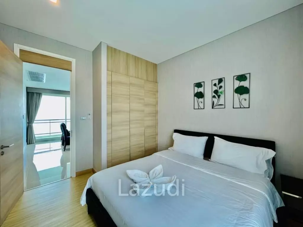 3 Bedrooms Beachfront Condo For rent