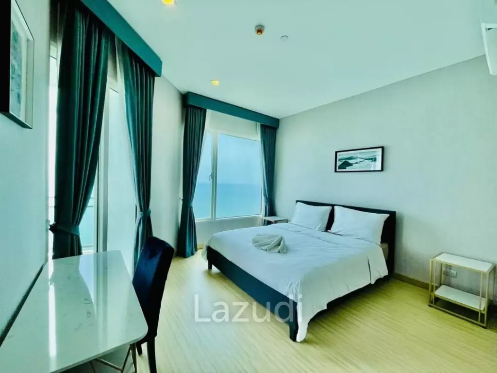 3 Bedrooms Beachfront Condo For rent