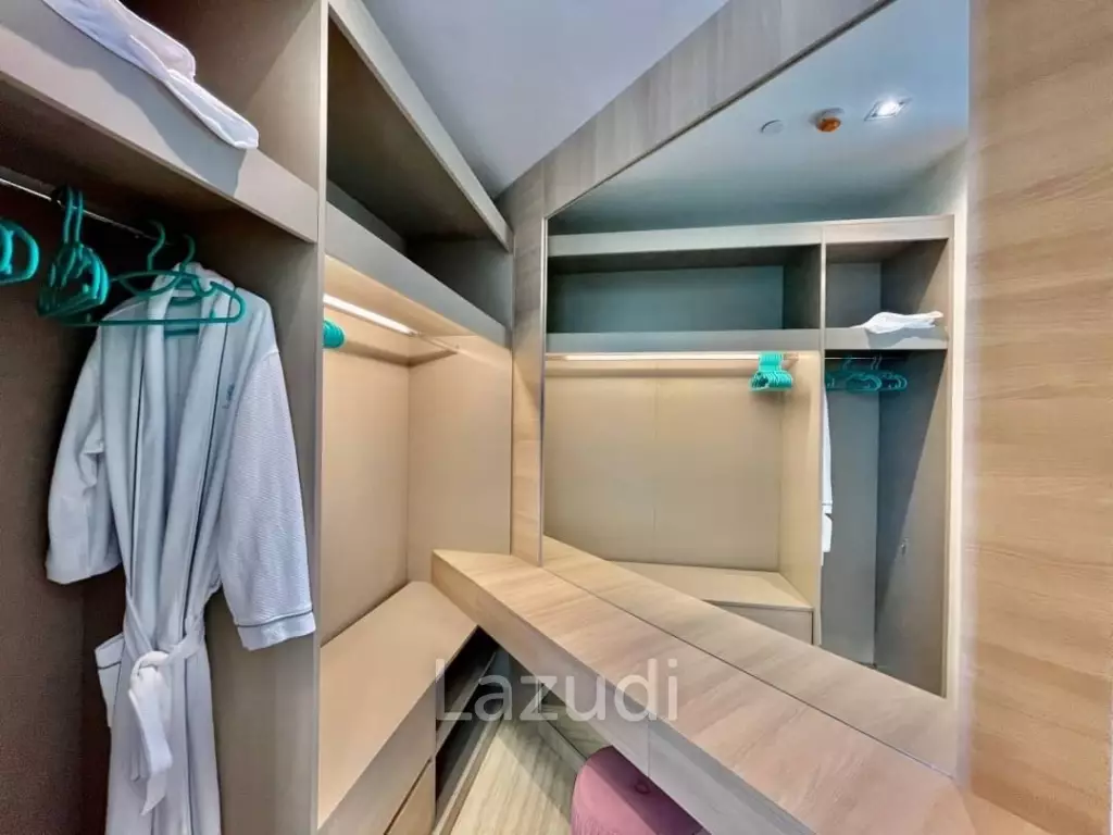 3 Bedrooms Beachfront Condo For rent