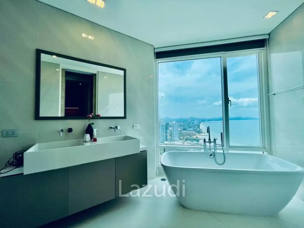 3 Bedrooms Beachfront Condo For rent