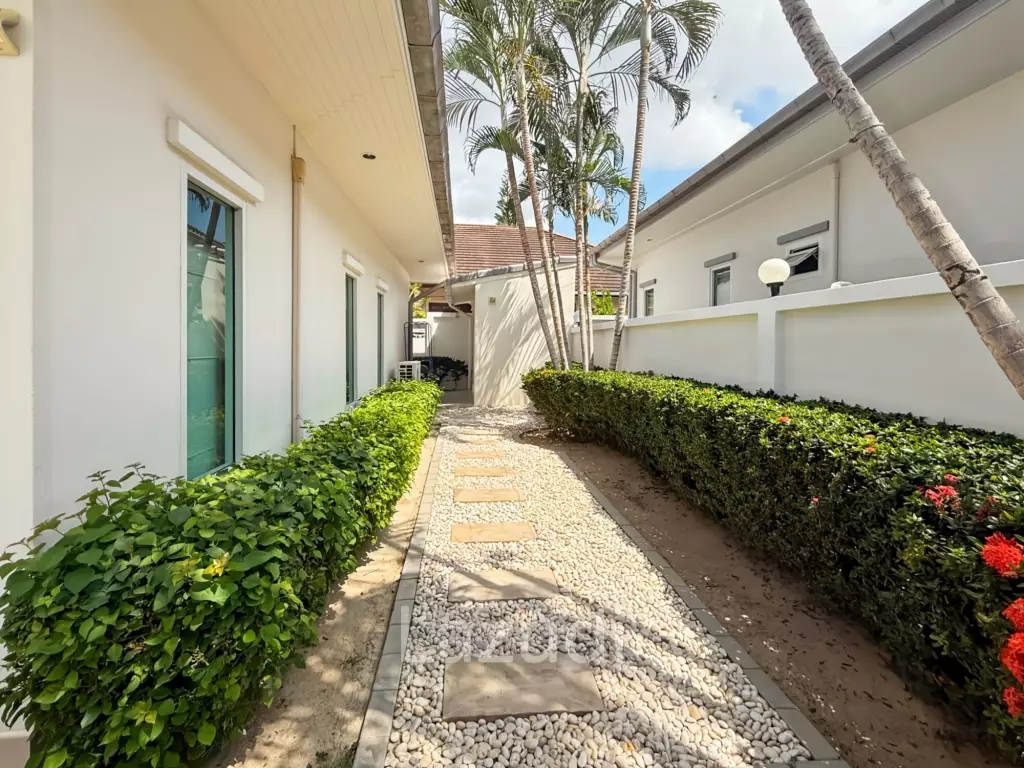 The Gold: Very well kept 3 bedroom pool villa!