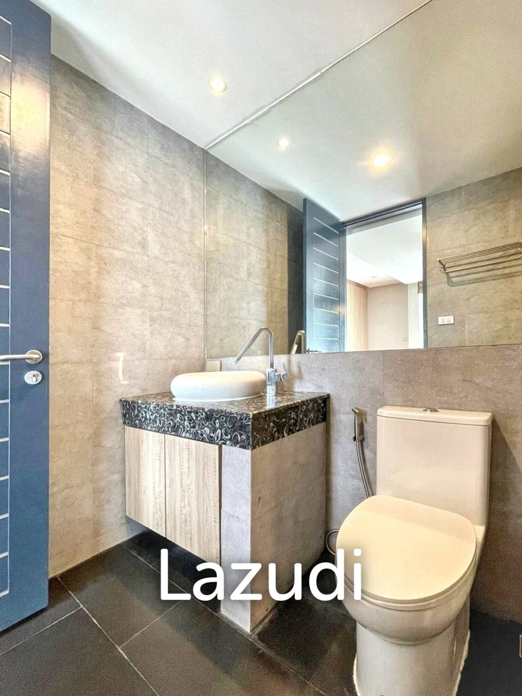 3 Bed 3 Bath 215 Sqm Service apartment for Rent