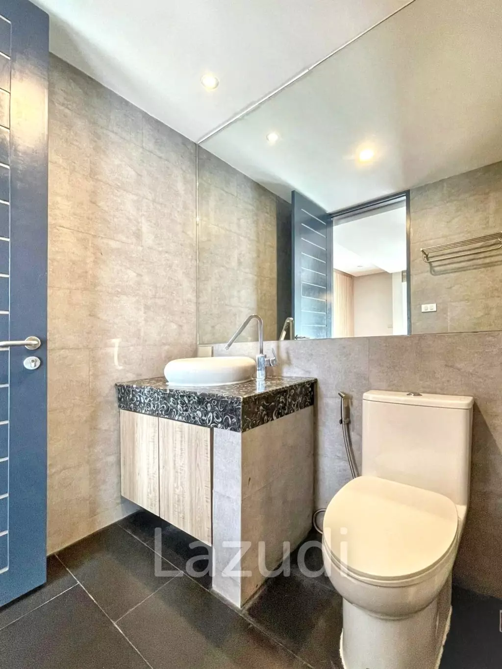 3 Bed 3 Bath 215 Sqm Service apartment for Rent