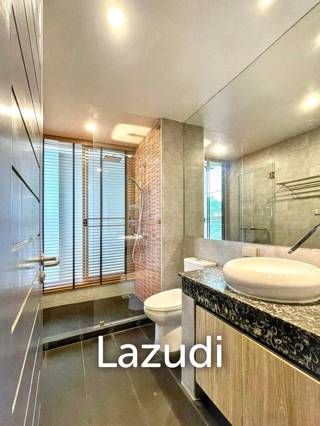 3 Bed 3 Bath 215 Sqm Service apartment for Rent