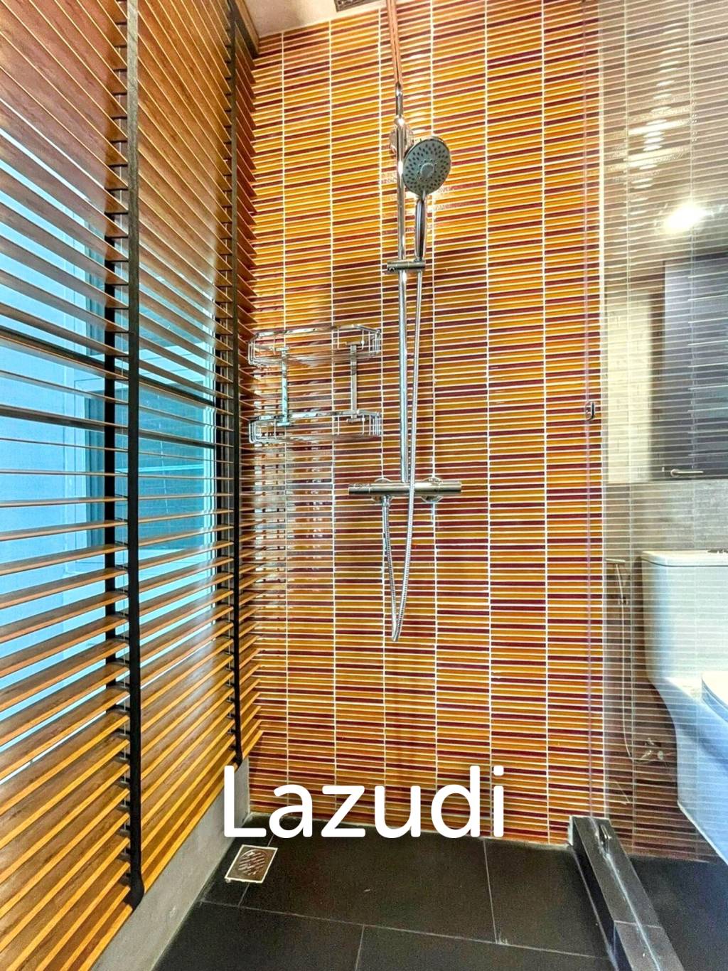 3 Bed 3 Bath 215 Sqm Service apartment for Rent