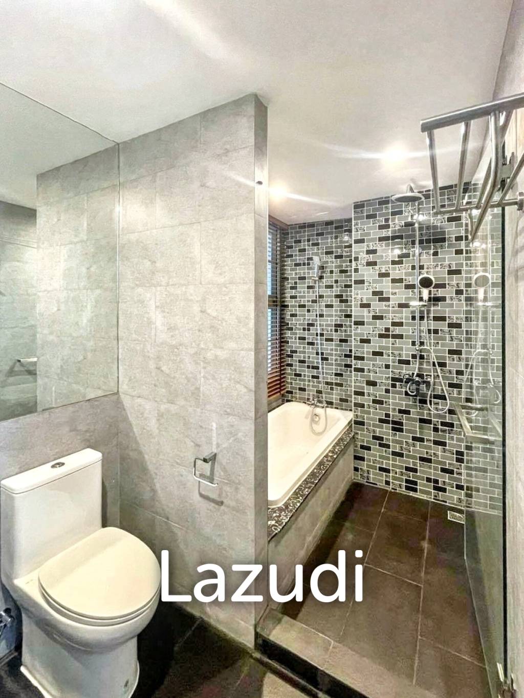 3 Bed 3 Bath 215 Sqm Service apartment for Rent