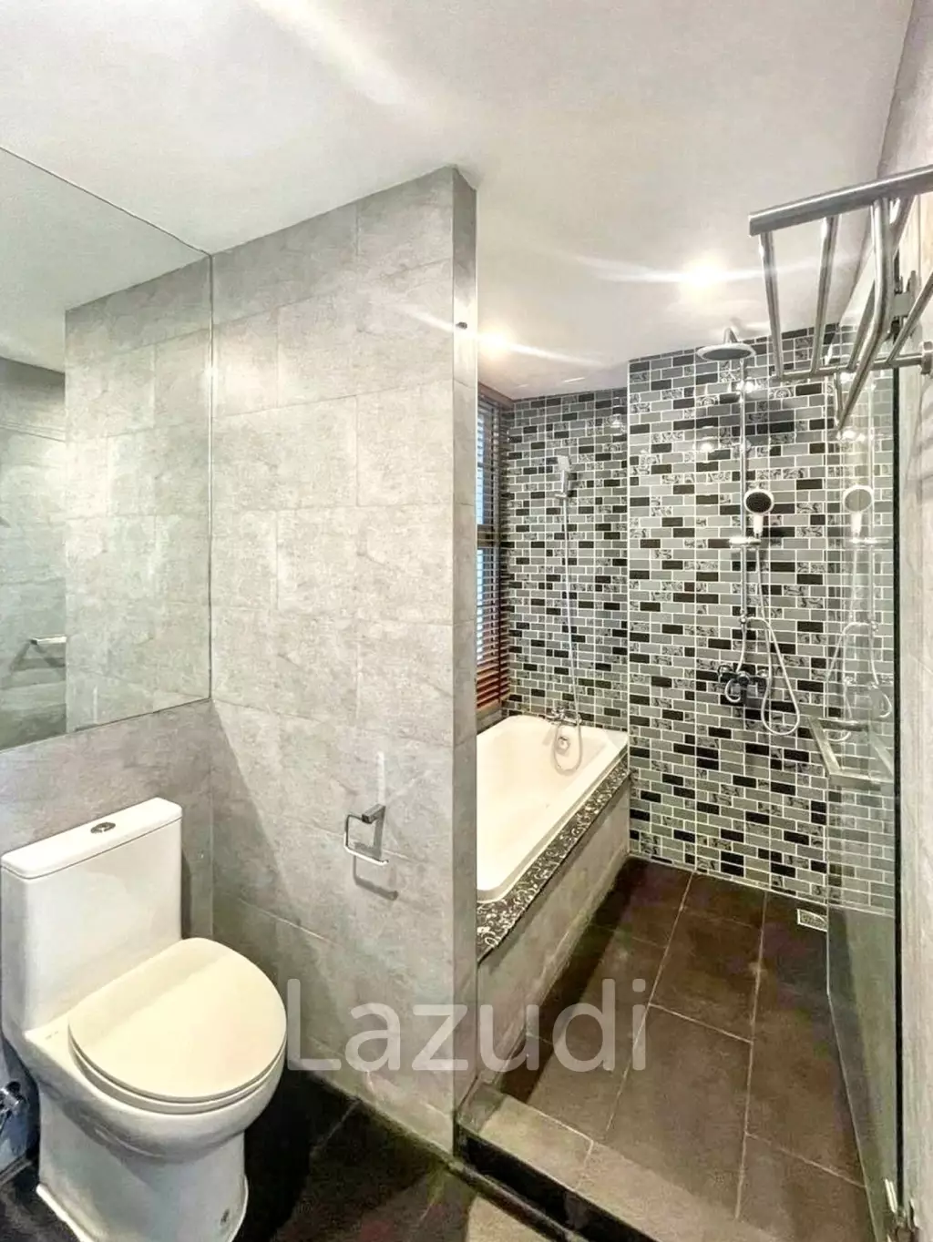 3 Bed 3 Bath 215 Sqm Service apartment for Rent