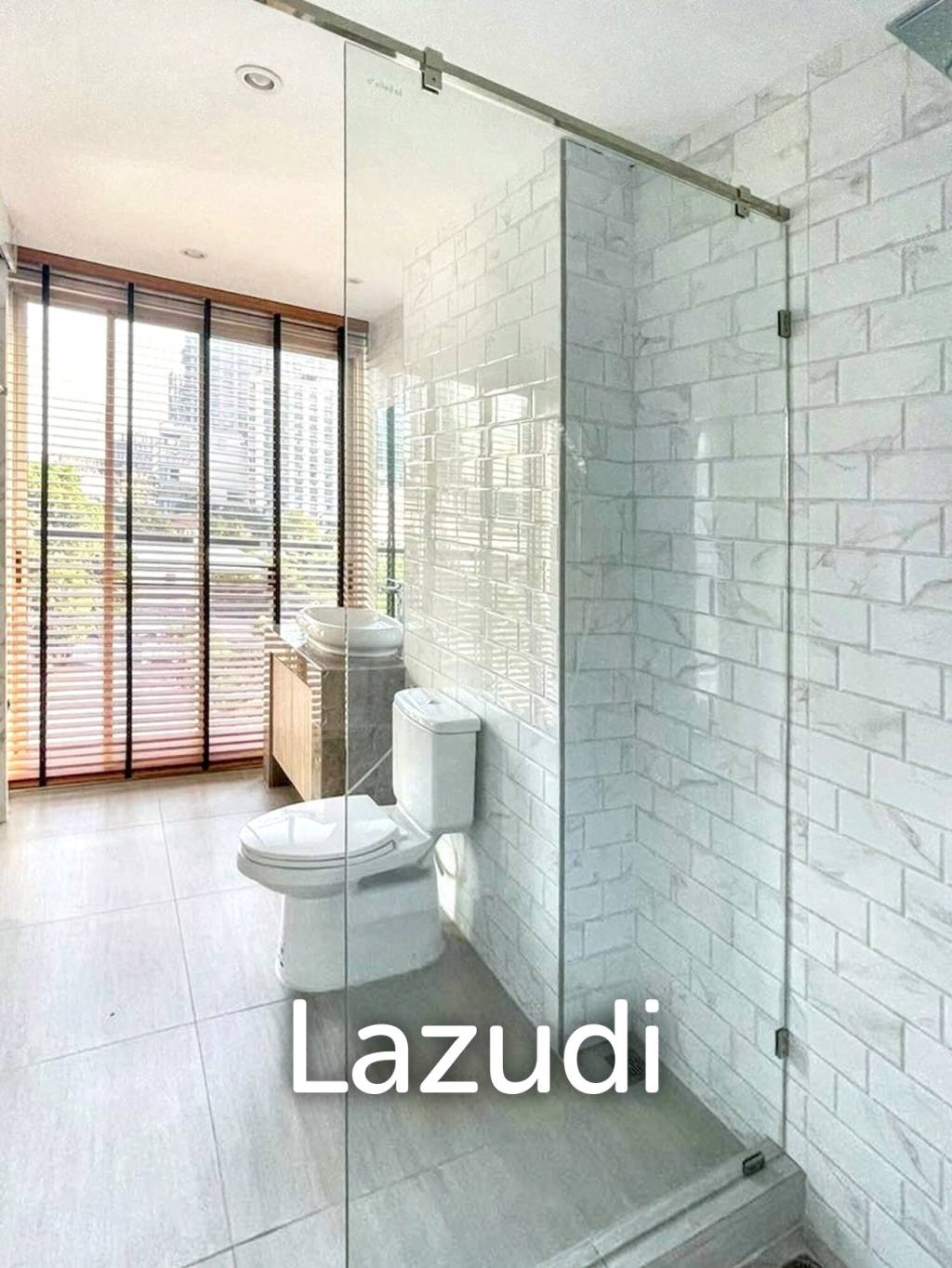 3 Bed 3 Bath 215 Sqm Service apartment for Rent