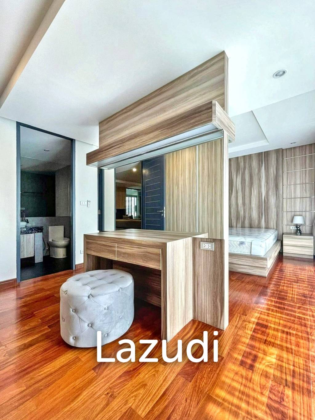 3 Bed 3 Bath 215 Sqm Service apartment for Rent