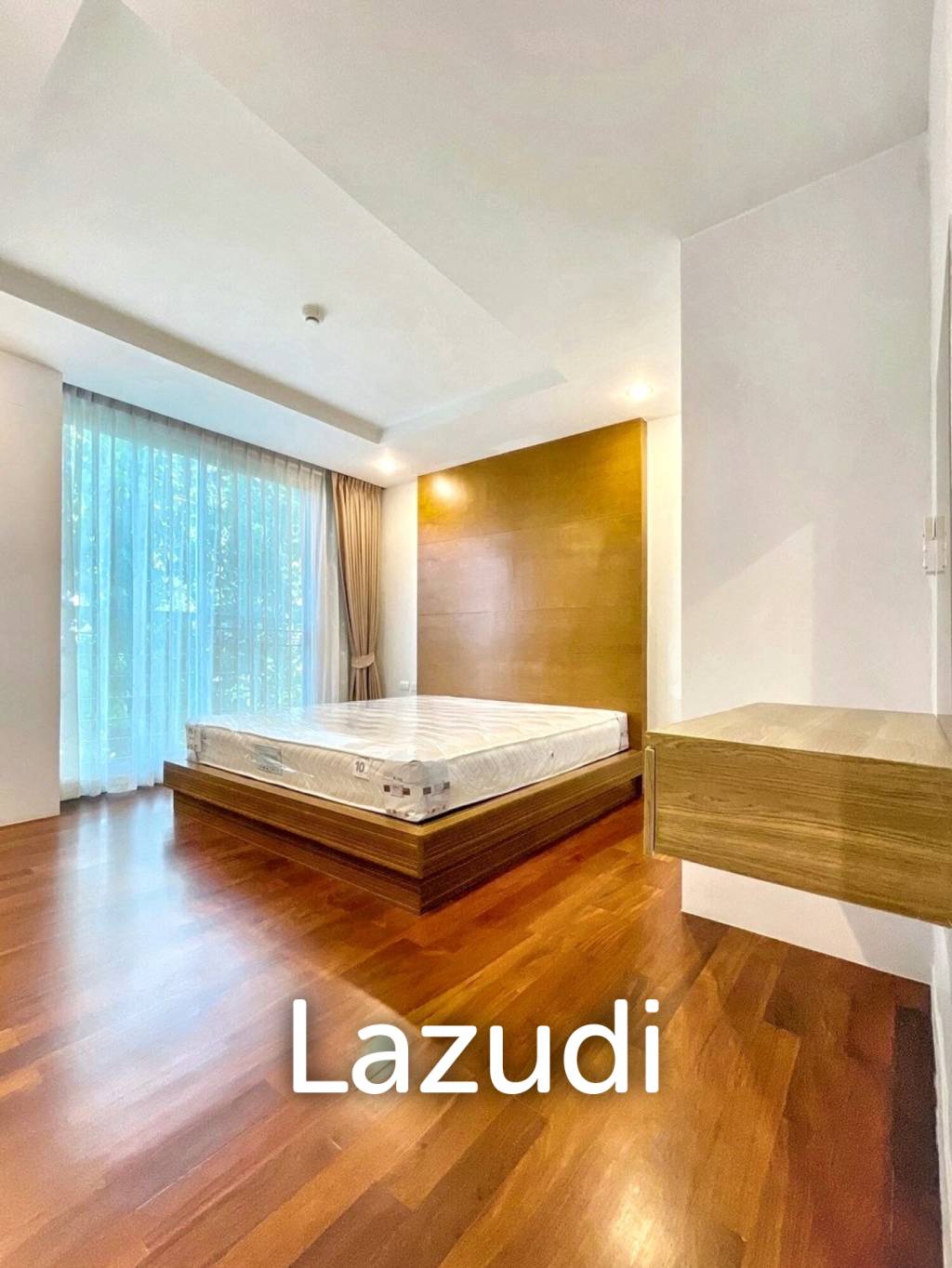 3 Bed 3 Bath 215 Sqm Service apartment for Rent