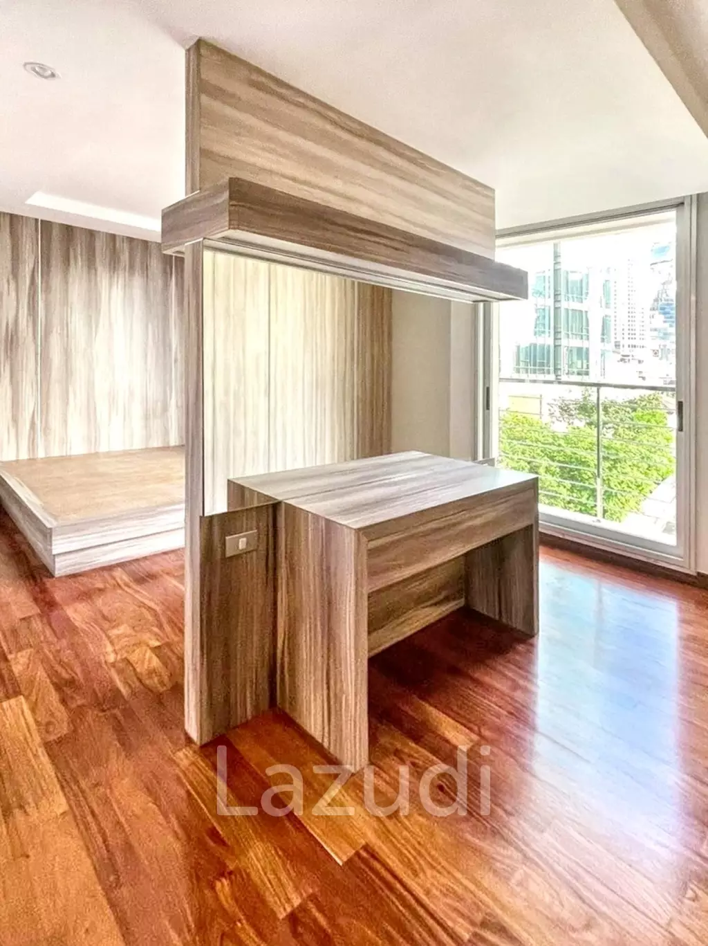 3 Bed 3 Bath 215 Sqm Service apartment for Rent