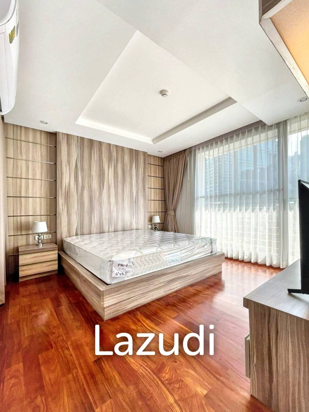 3 Bed 3 Bath 215 Sqm Service apartment for Rent