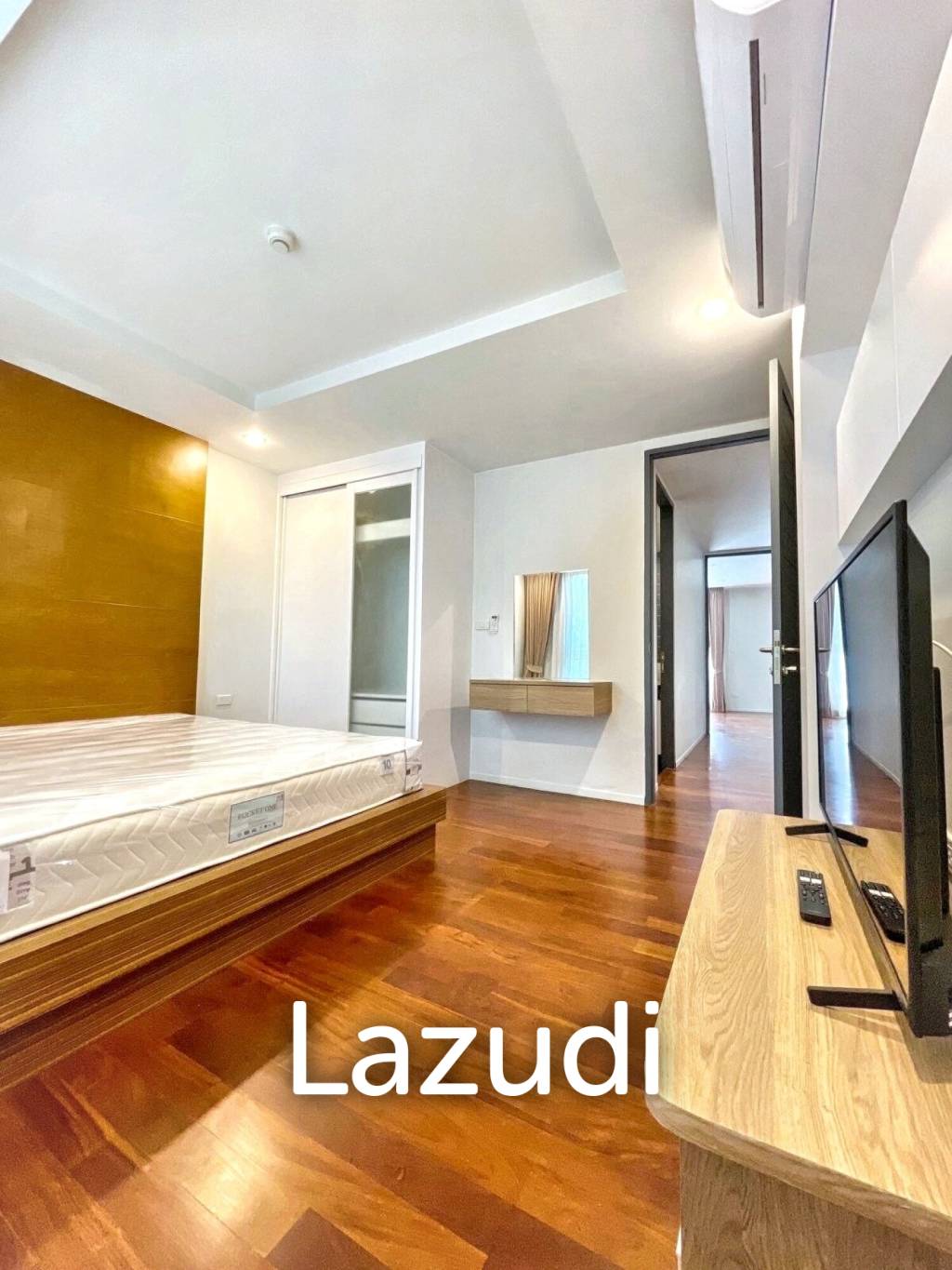 3 Bed 3 Bath 215 Sqm Service apartment for Rent