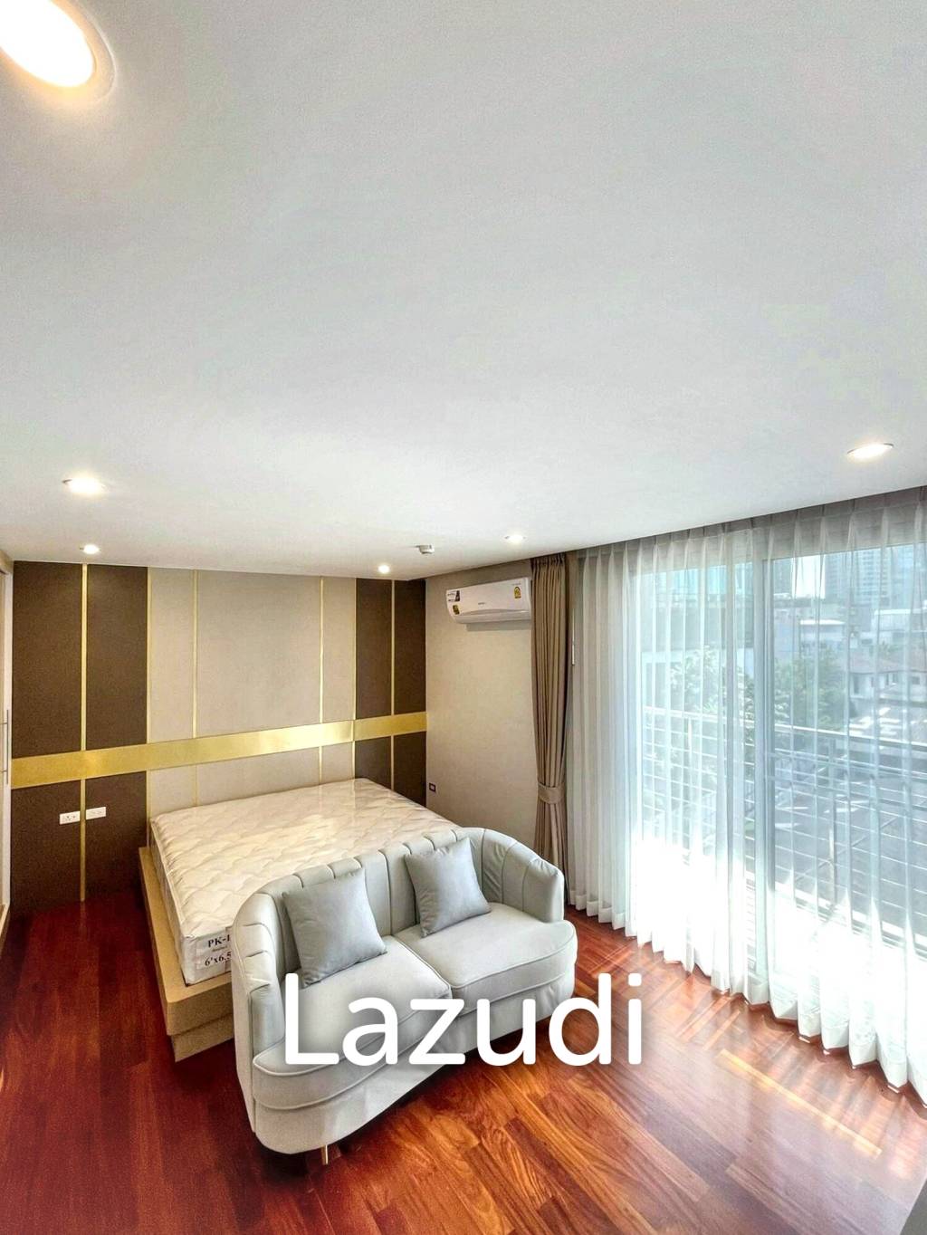 3 Bed 3 Bath 215 Sqm Service apartment for Rent