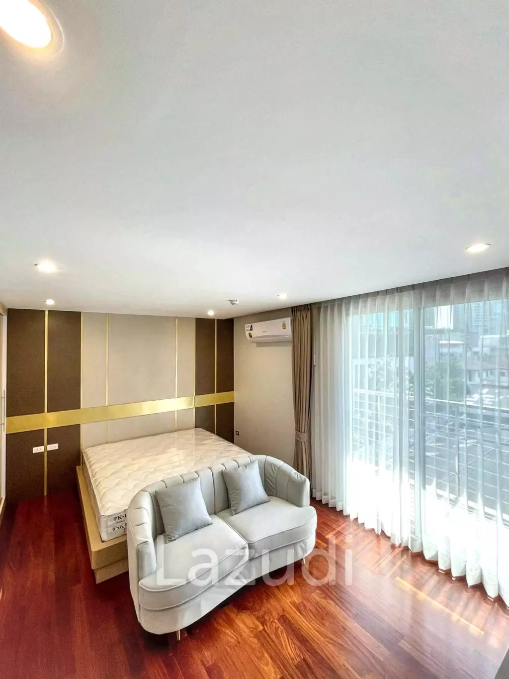 3 Bed 3 Bath 215 Sqm Service apartment for Rent