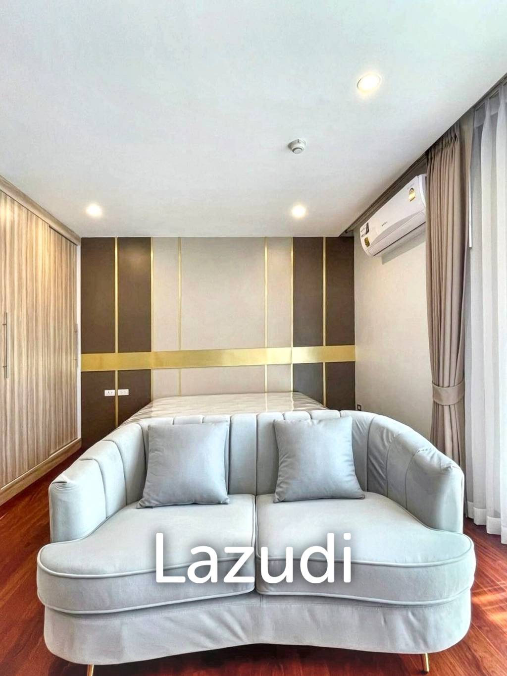 3 Bed 3 Bath 215 Sqm Service apartment for Rent