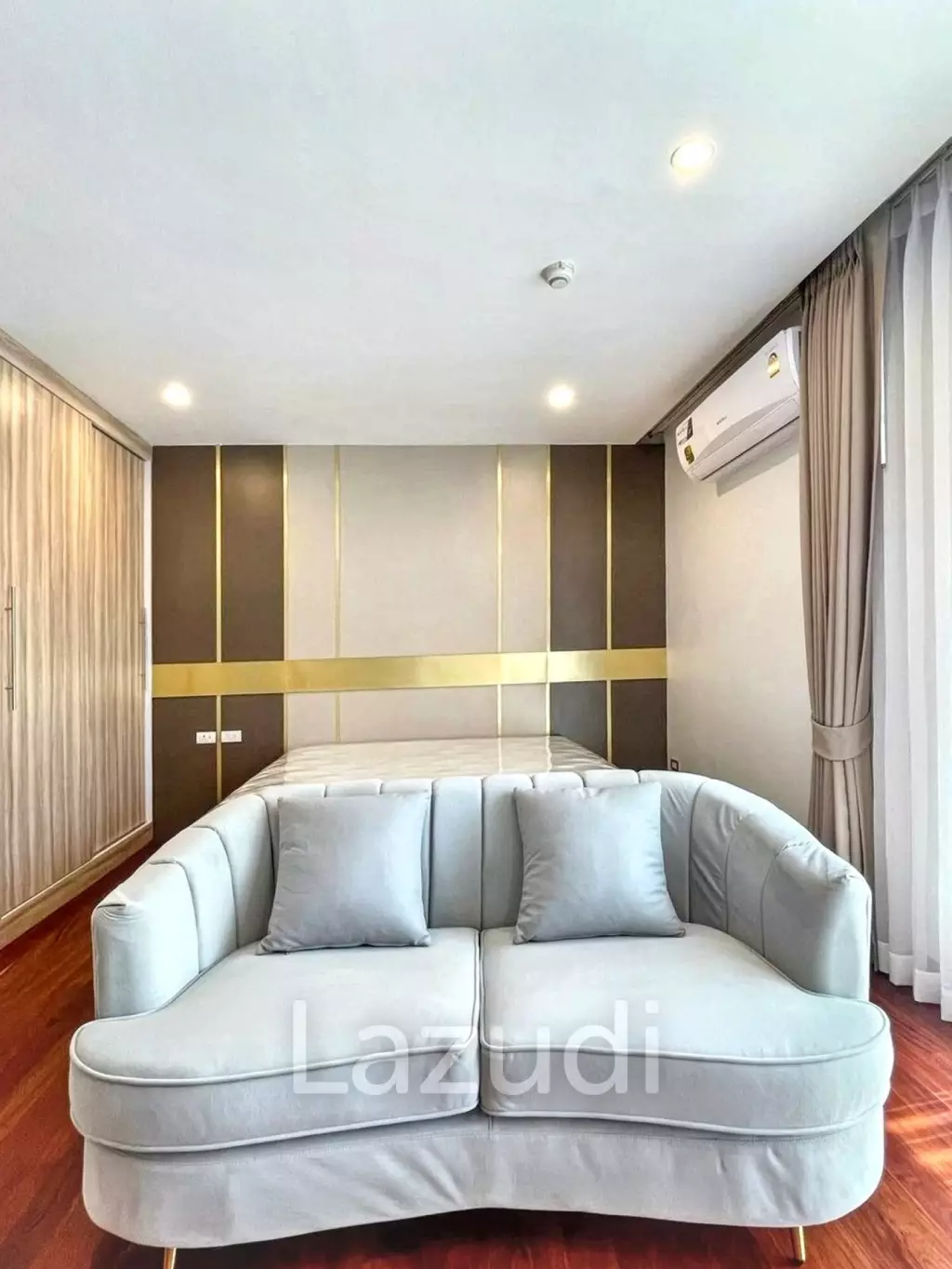 3 Bed 3 Bath 215 Sqm Service apartment for Rent