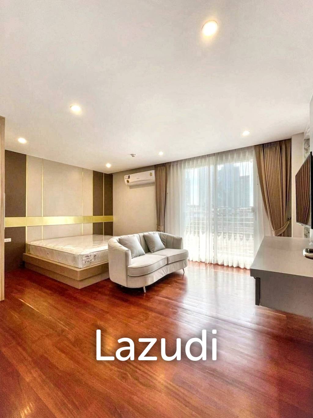 3 Bed 3 Bath 215 Sqm Service apartment for Rent