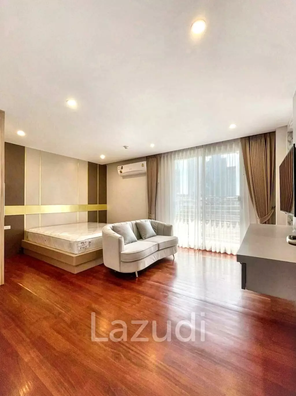 3 Bed 3 Bath 215 Sqm Service apartment for Rent