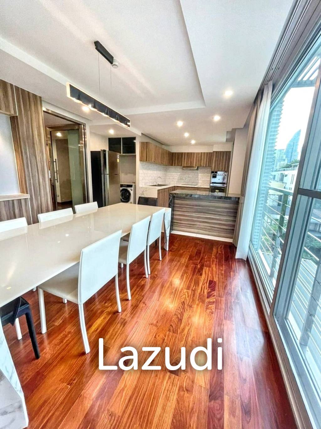 3 Bed 3 Bath 215 Sqm Service apartment for Rent