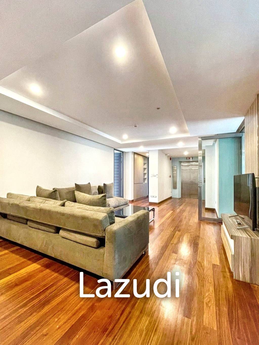 3 Bed 3 Bath 215 Sqm Service apartment for Rent