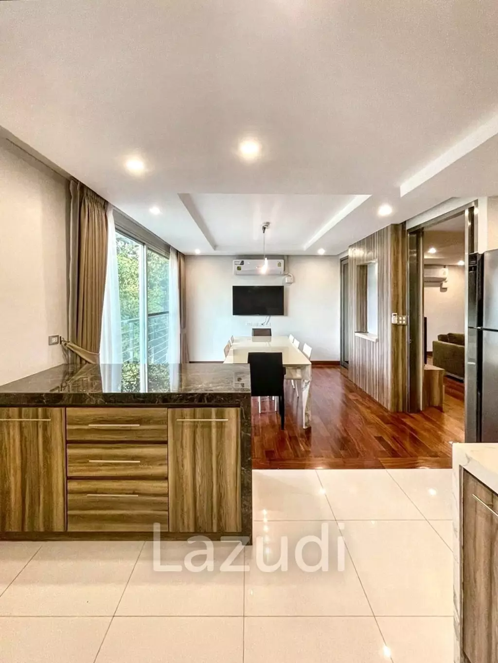 3 Bed 3 Bath 215 Sqm Service apartment for Rent