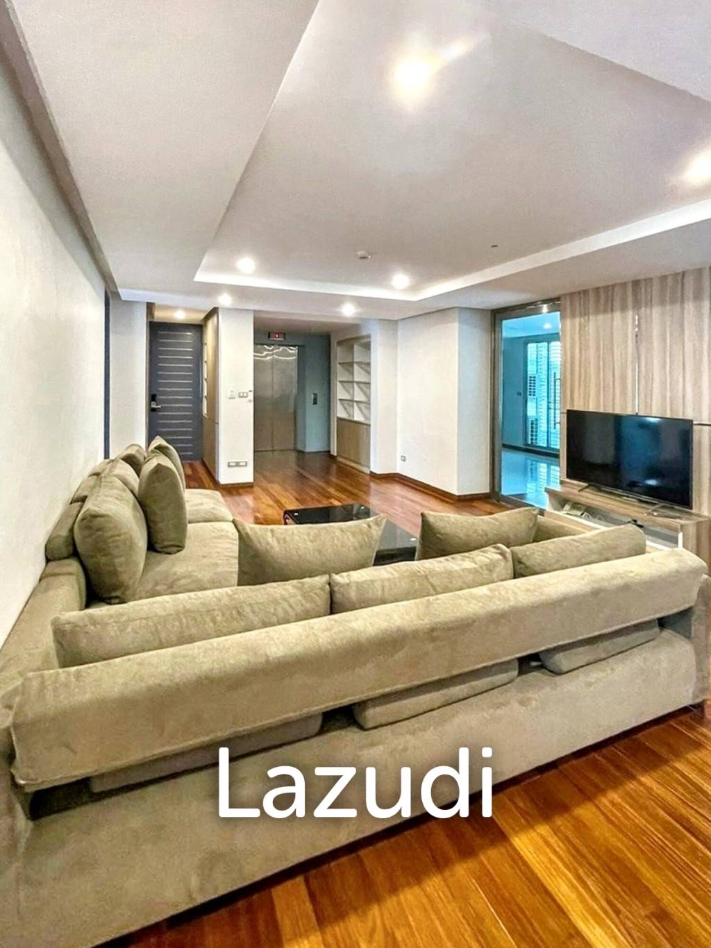 3 Bed 3 Bath 215 Sqm Service apartment for Rent