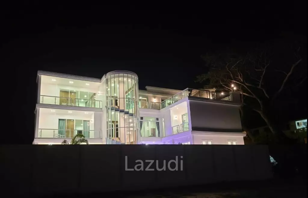 New Grand Pool Villa Pattaya near Walking Street