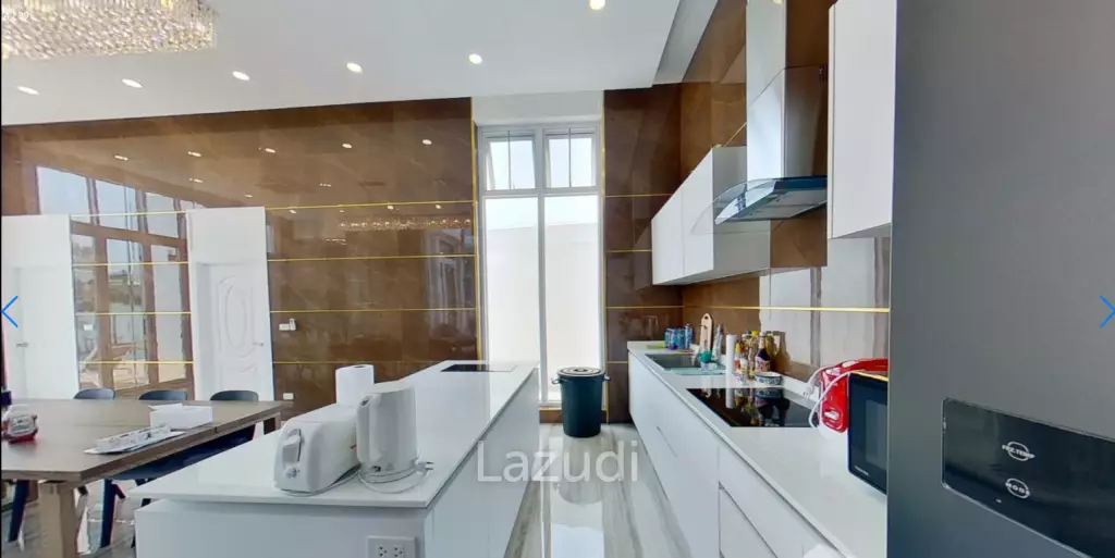 New Grand Pool Villa Pattaya near Walking Street