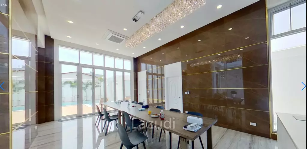 New Grand Pool Villa Pattaya near Walking Street