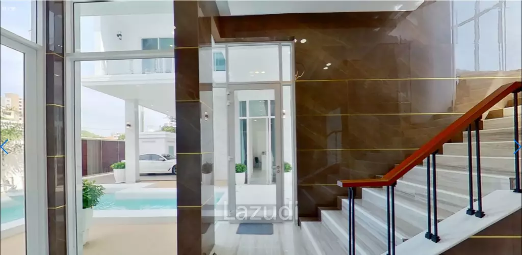 New Grand Pool Villa Pattaya near Walking Street