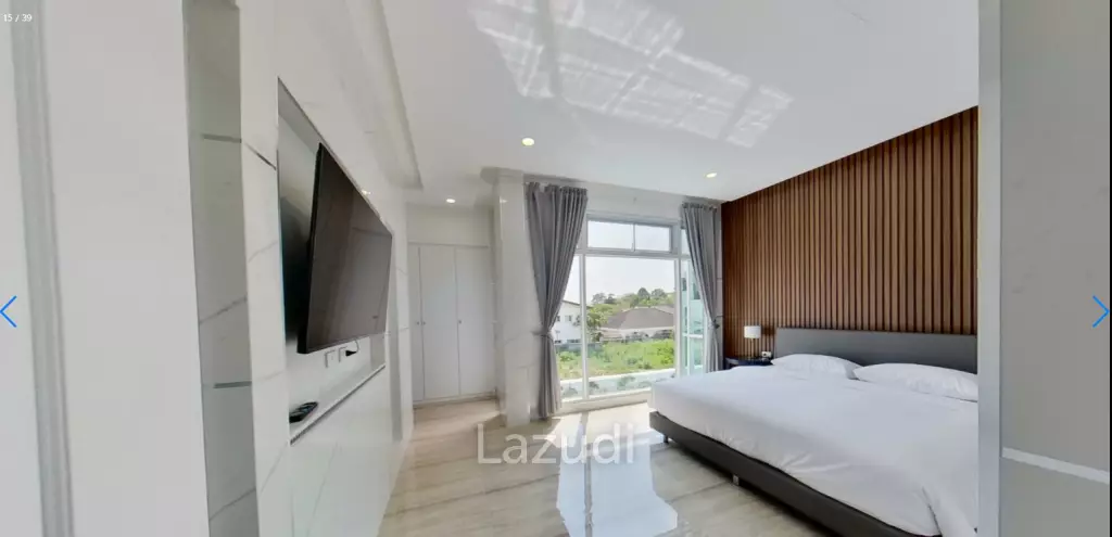 New Grand Pool Villa Pattaya near Walking Street