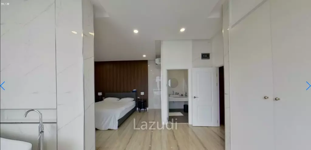 New Grand Pool Villa Pattaya near Walking Street