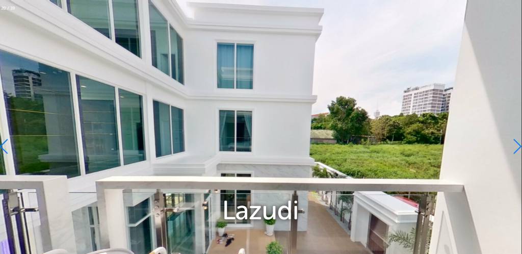 New Grand Pool Villa Pattaya near Walking Street