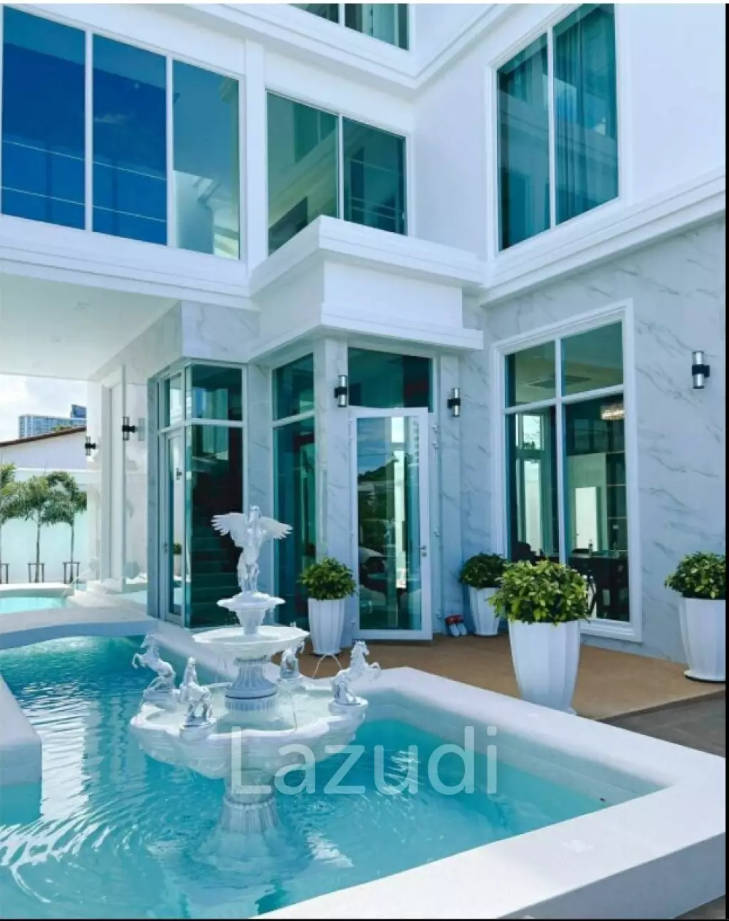 New Grand Pool Villa Pattaya near Walking Street