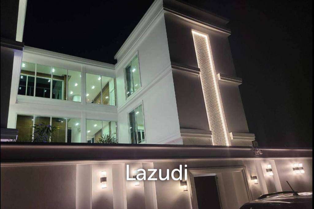 New Grand Pool Villa Pattaya near Walking Street