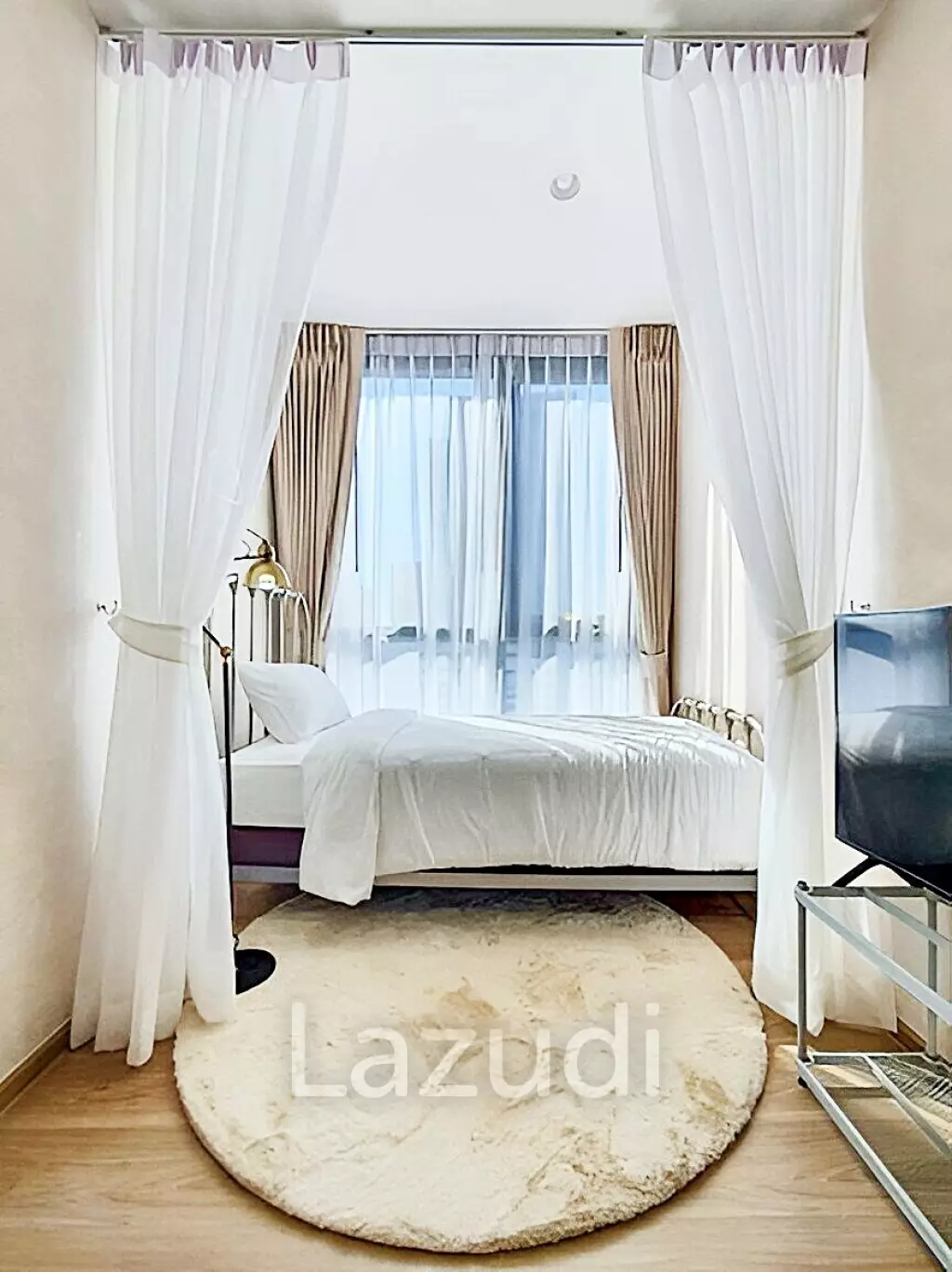 2 Bed 1 Bath 41 SQ.M OKA HAUS Sukhumvit 36